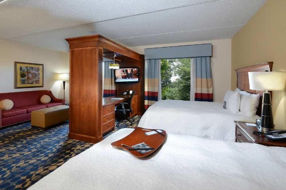 Hampton Inn & Suites Huntersville Exterior photo