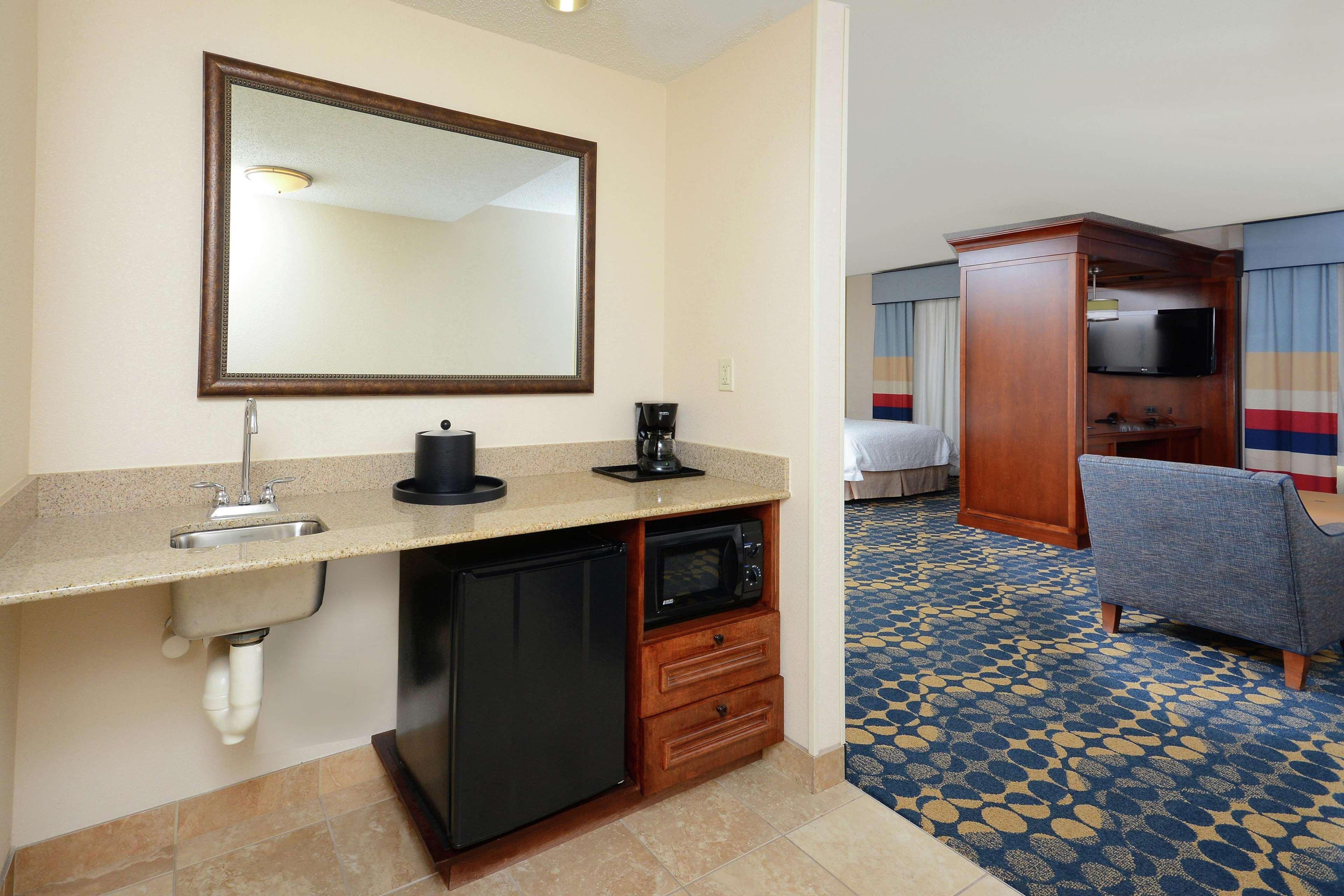 Hampton Inn & Suites Huntersville Exterior photo