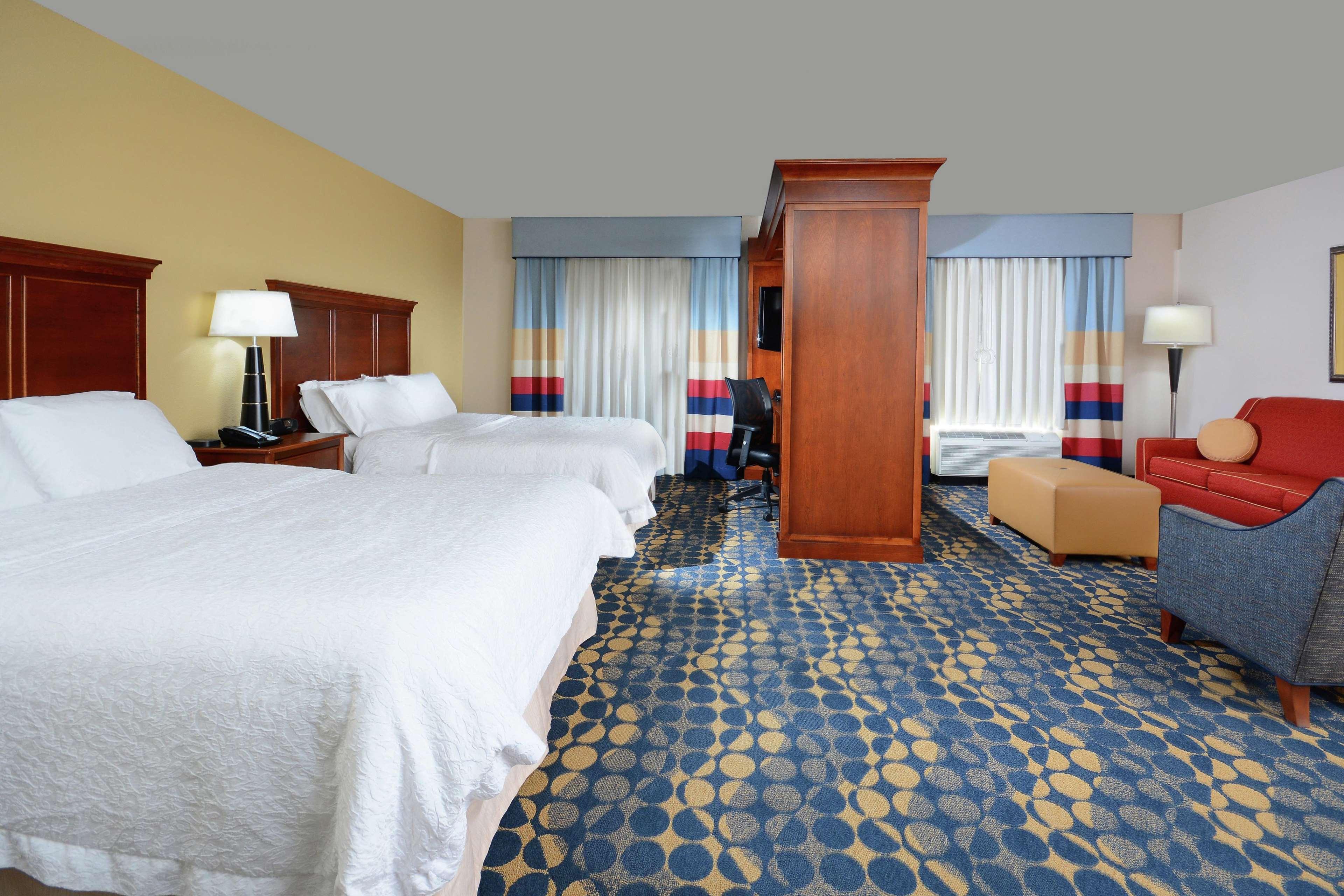 Hampton Inn & Suites Huntersville Exterior photo
