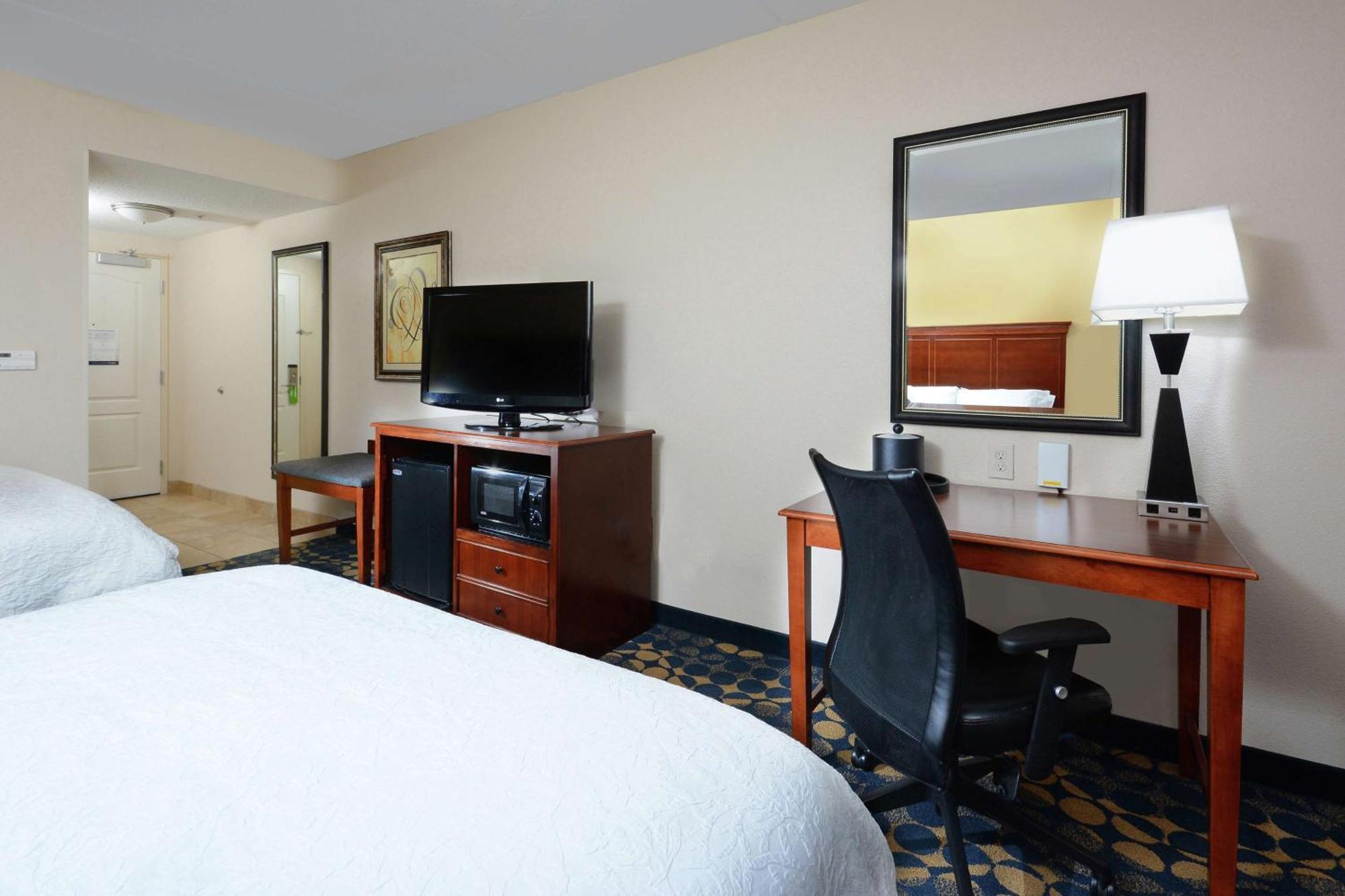 Hampton Inn & Suites Huntersville Exterior photo